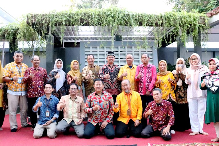 Tentang UT